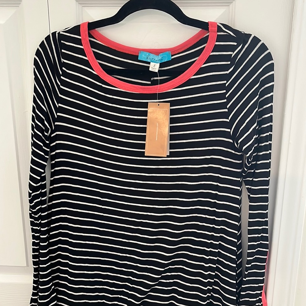 Stripped swing dres from Francesca new with tags size small. Pink trim